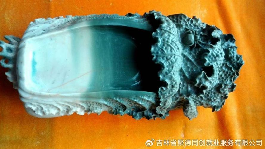 匠心镌石，天驰神韵——记天驰松花石砚工艺美术厂的艺术征程